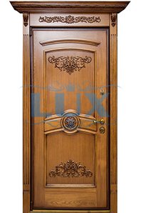 металлическая парадная дверь с карнизом, отделка массив лиственницы
