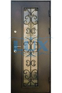 дверь из стали с зеркальной вставкой и ковкой