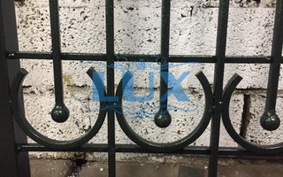 решетчатая дверь фото крупным планом